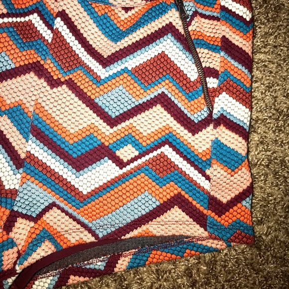 Vintage Free People textured orange and blue zigzag shorts. Size 12 - Picture 3 of 8